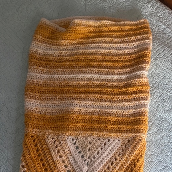 Chic Crochet Scarf in Warm Tones - Picture 3 of 5